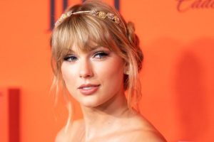 Taylor Swift gives a fan almost $5,000 for college tuition, rent