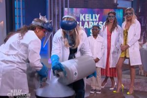 Kelly Clarkson made nitrogen cloud with Miss Virginia