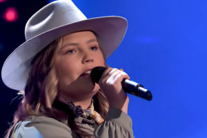 The Voice 2019: EllieMae sings “Merry Go ‘Round” (Audition)
