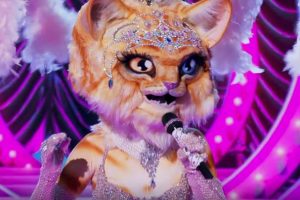 The Masked Singer (Season 3): Kitty sings “Dangerous Woman”