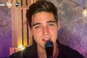 American Idol  Nick Merico sings  Hey There Delilah  Top 20
