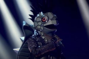 The Masked Singer 2020  Turtle sings  Fix You   Season 3