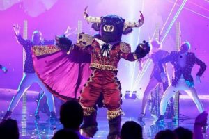 Bull The Masked Singer 2021  Drops of Jupiter  Train Season 6 Week 1