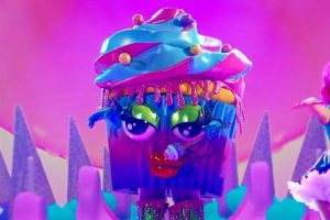 Cupcake The Masked Singer 2021  Heat Wave  Martha and the Vandellas song Season 6 Week 2