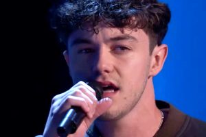 Zach Newbould The Voice 2022 Audition  Use Somebody  Kings of Leon  Season 22